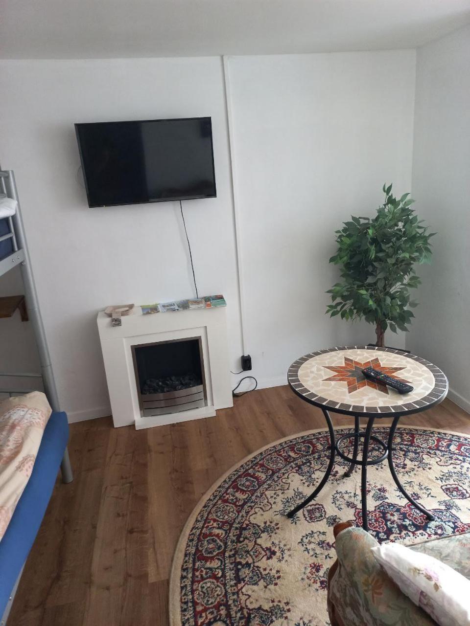 Bungalow Hugo Oppach Bagian luar foto